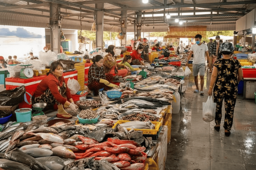 Khu hải sản tươi sống ở chợ Côn Đảo